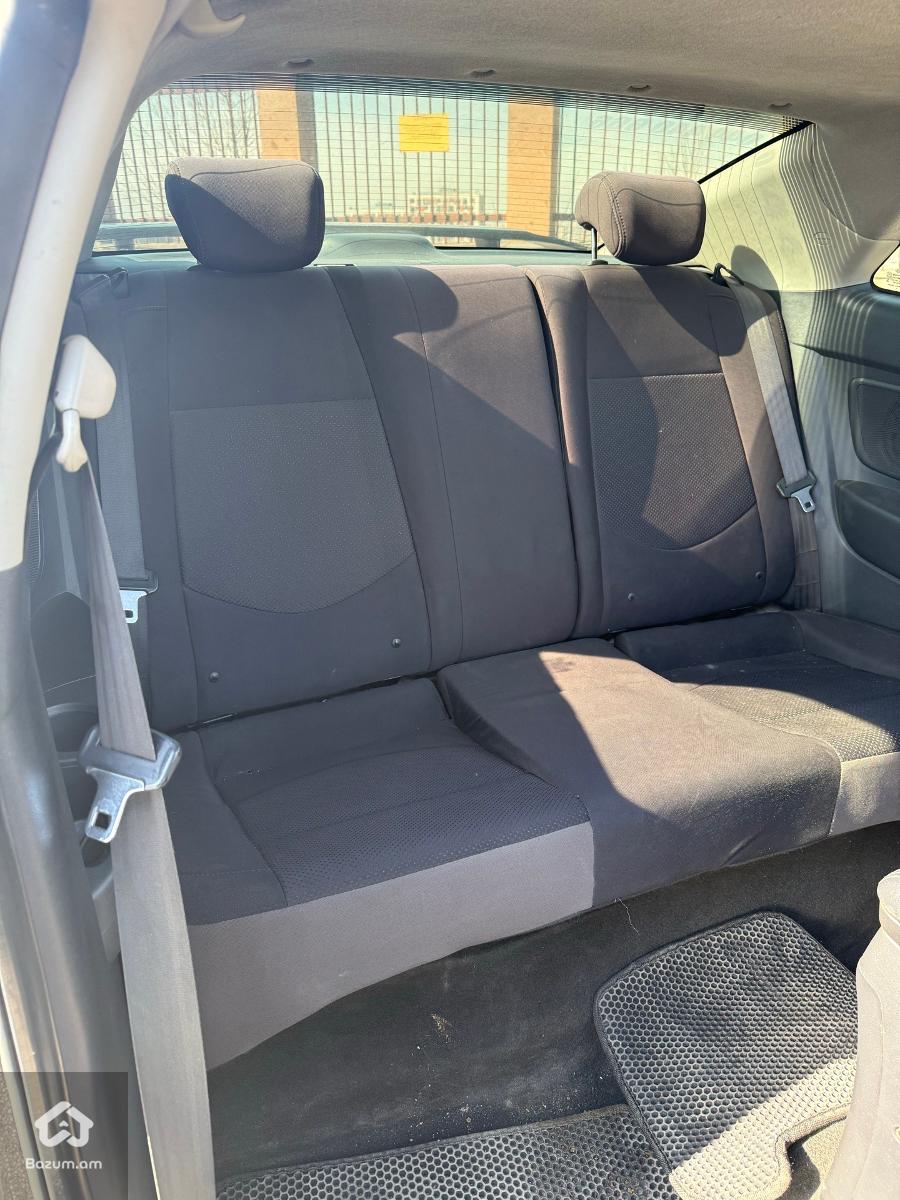 Kia Forte Kupe - image 7