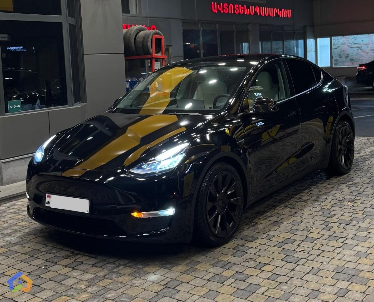 Tesla Model Y dual motor long range  - image 1