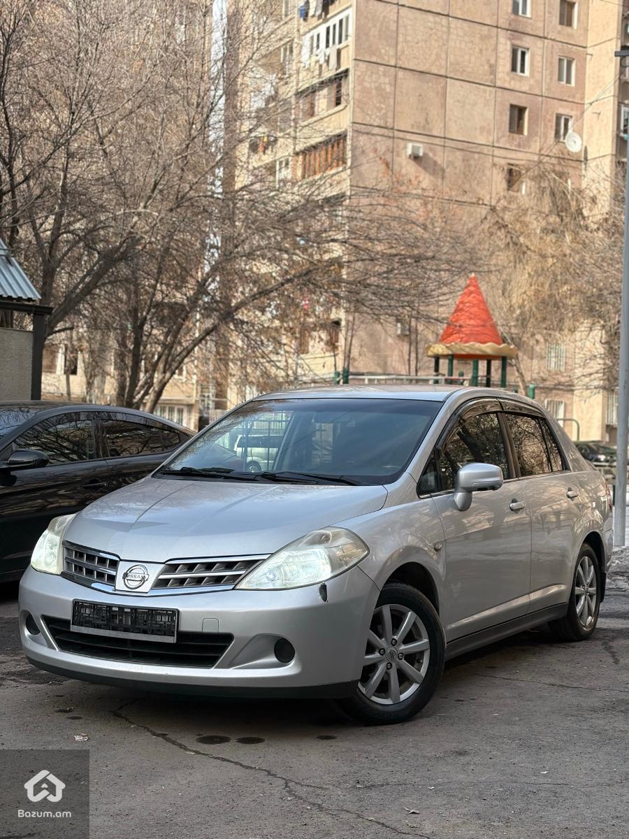 Nissan Tiida - image 1