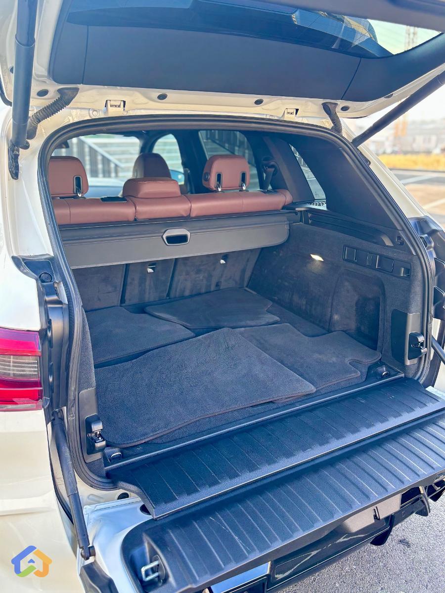 BMW X5 - image 12