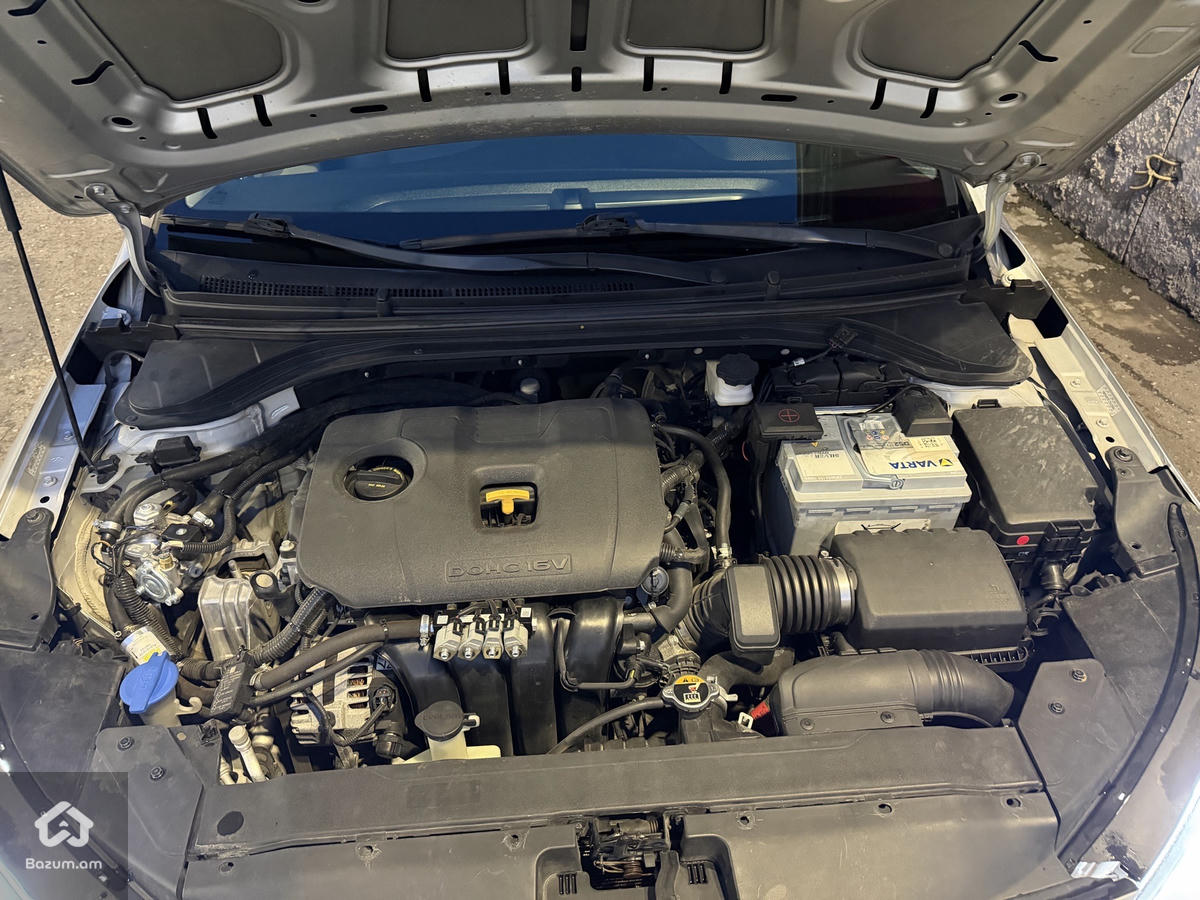 hyundai elantra - image 10