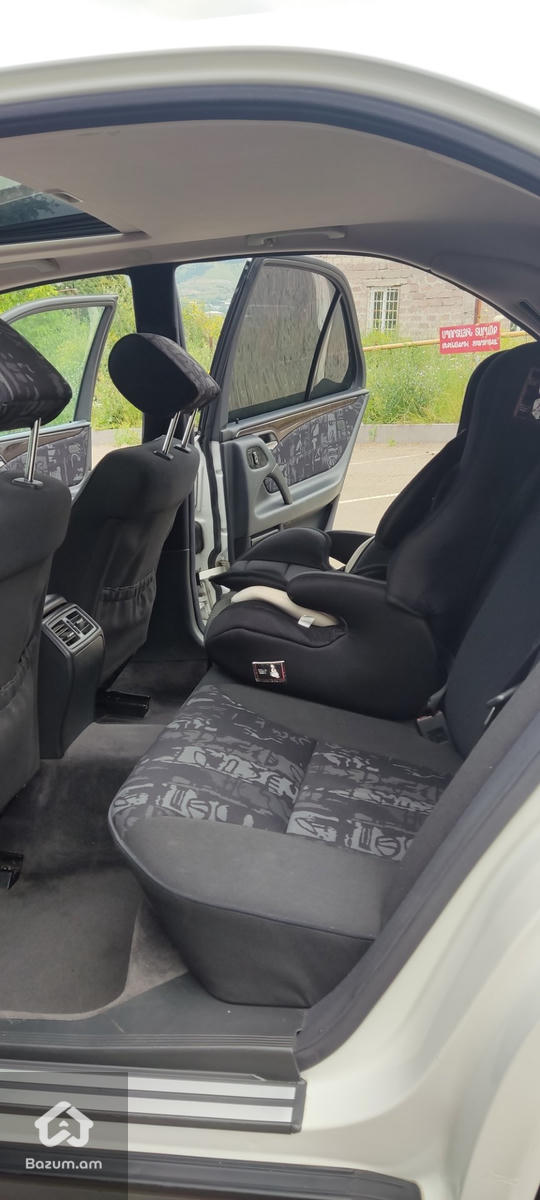 Mercedes-Benz E-Class W210 - image 32