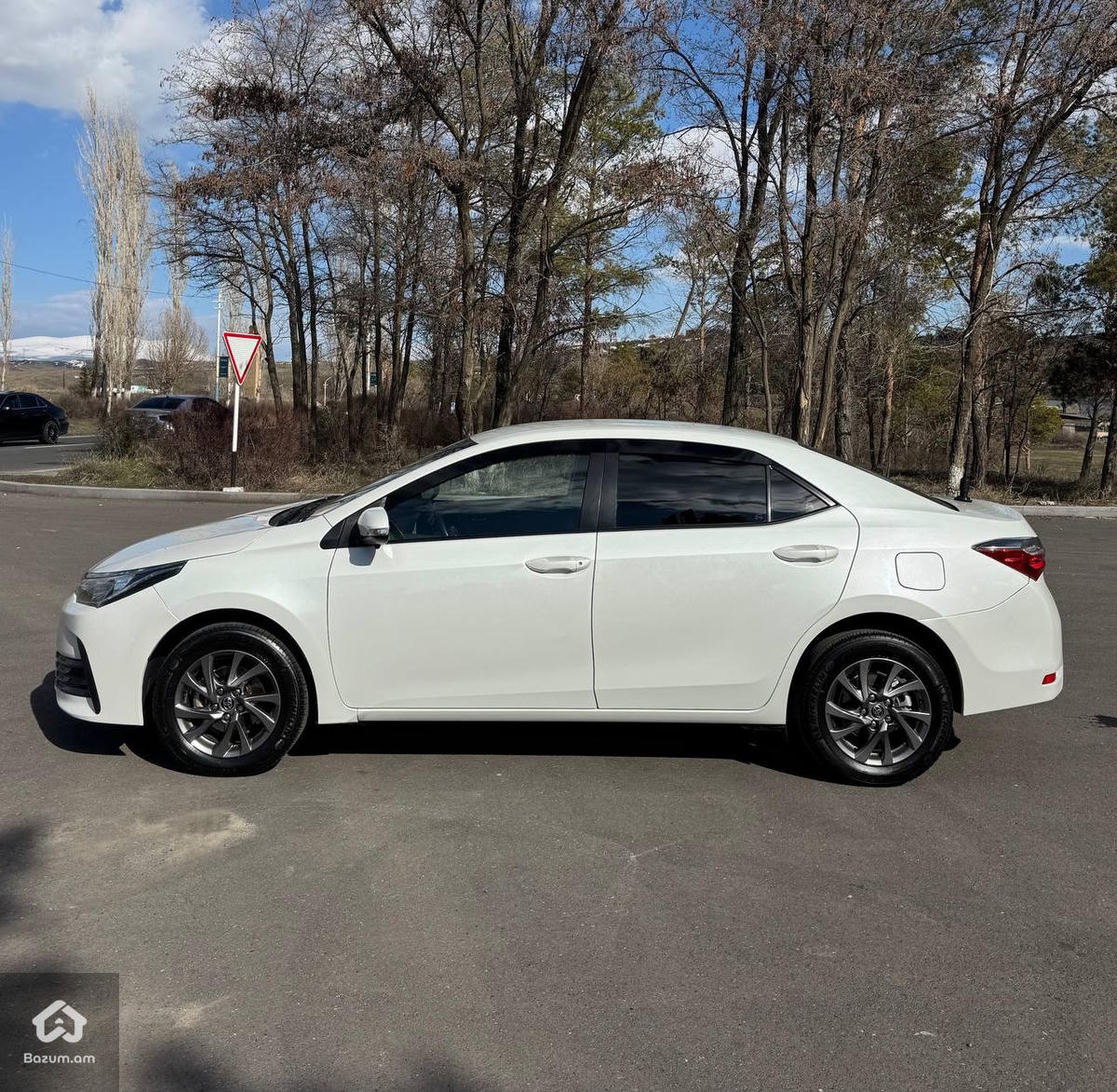 Toyota Corolla - image 8