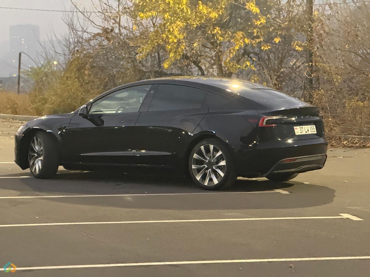 Tesla Model 3 - image 3