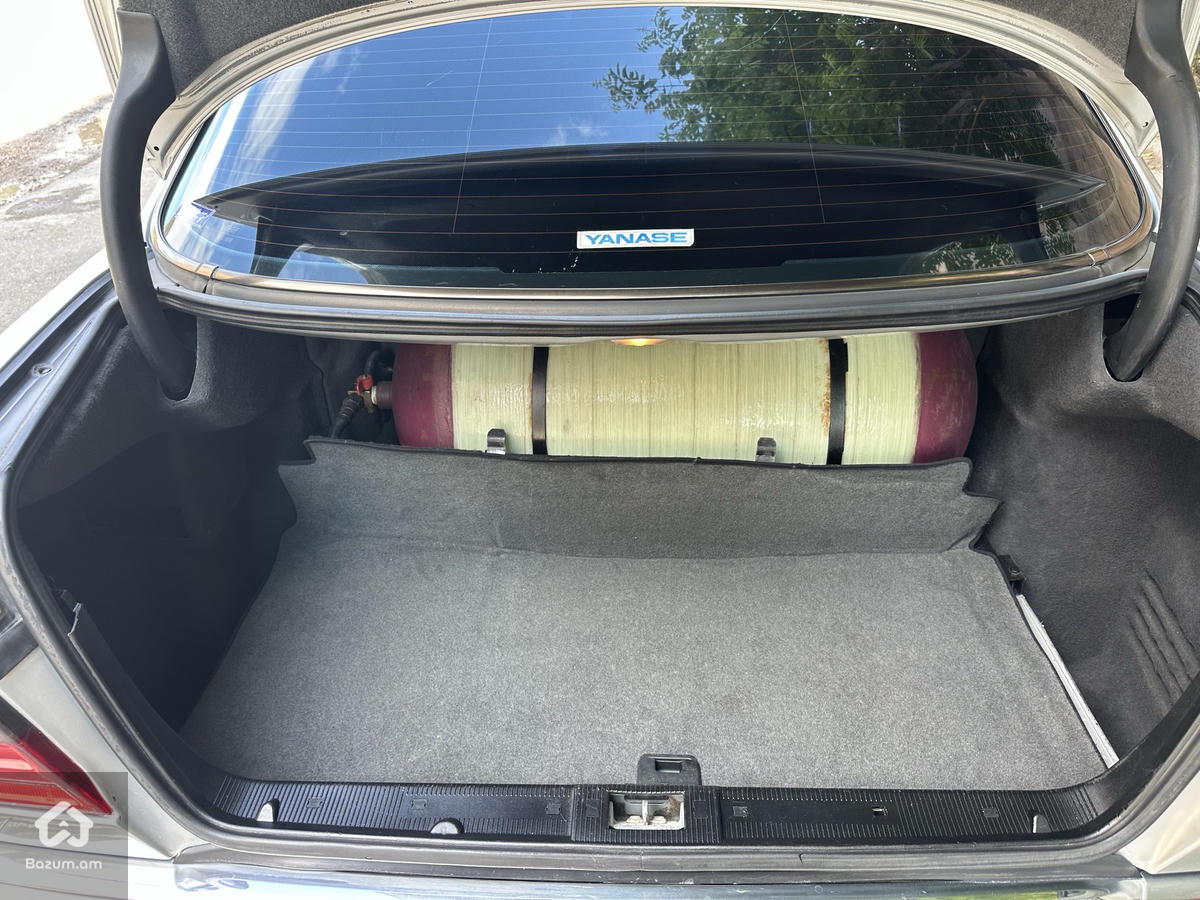 Mercedes E240 Japan - image 11