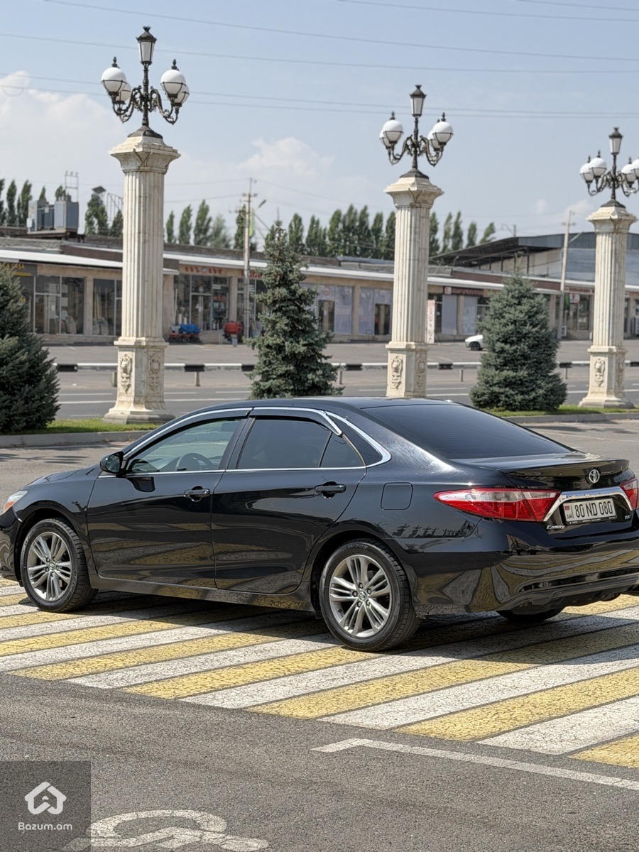 Toyota Camry - image 4