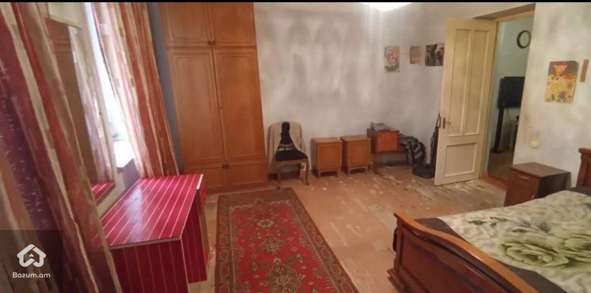 Երկու հարկանի քարե տուն Գրիգոր Զոհրապի փողոցում  - image 4