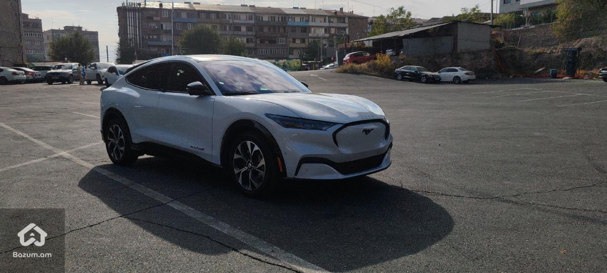 Ford Mustang Mach-E 4x - image 7