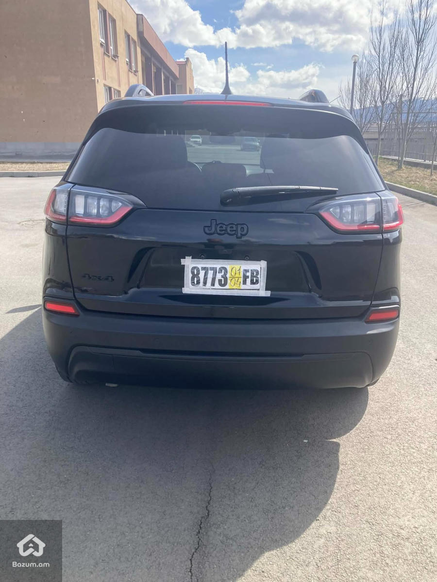 2023 Jeep Cherokee, Altitude Lux 4x4 - image 8