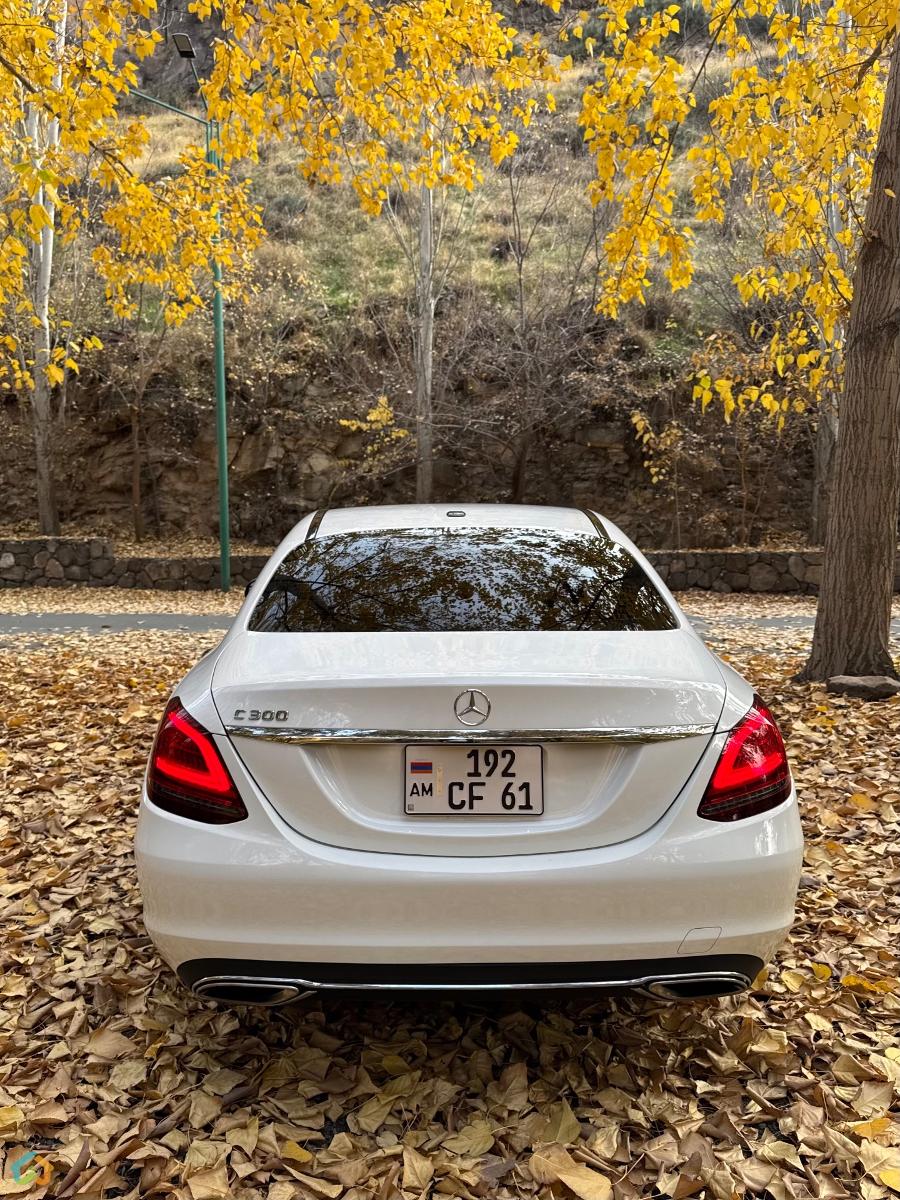 Mercedes benz C class C300 - image 4