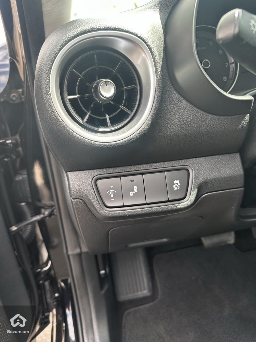 Kia Forte - image 9