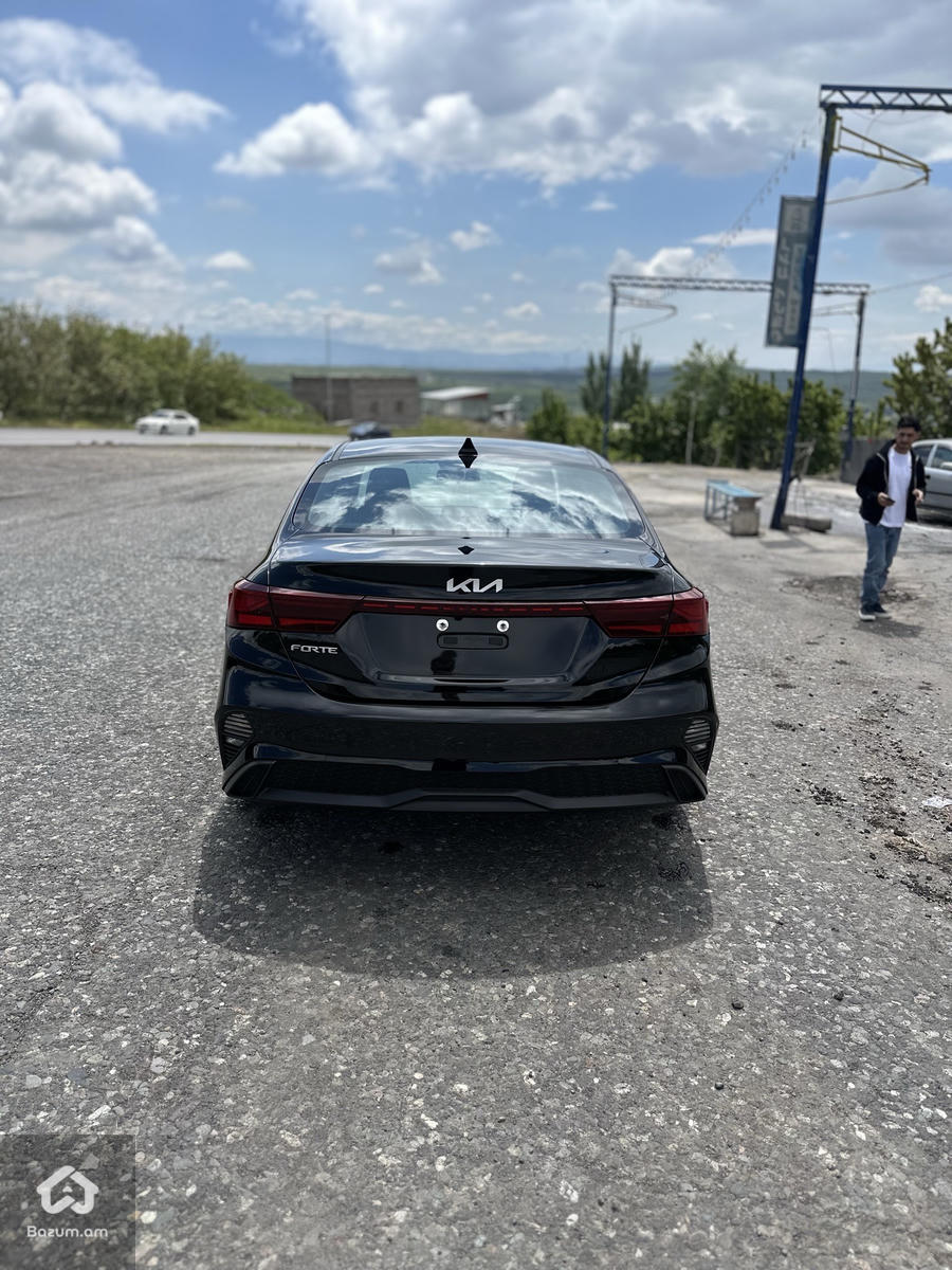 Kia Forte - image 3