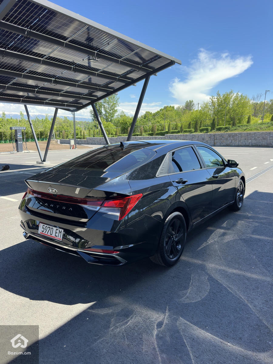 Elantra - image 9