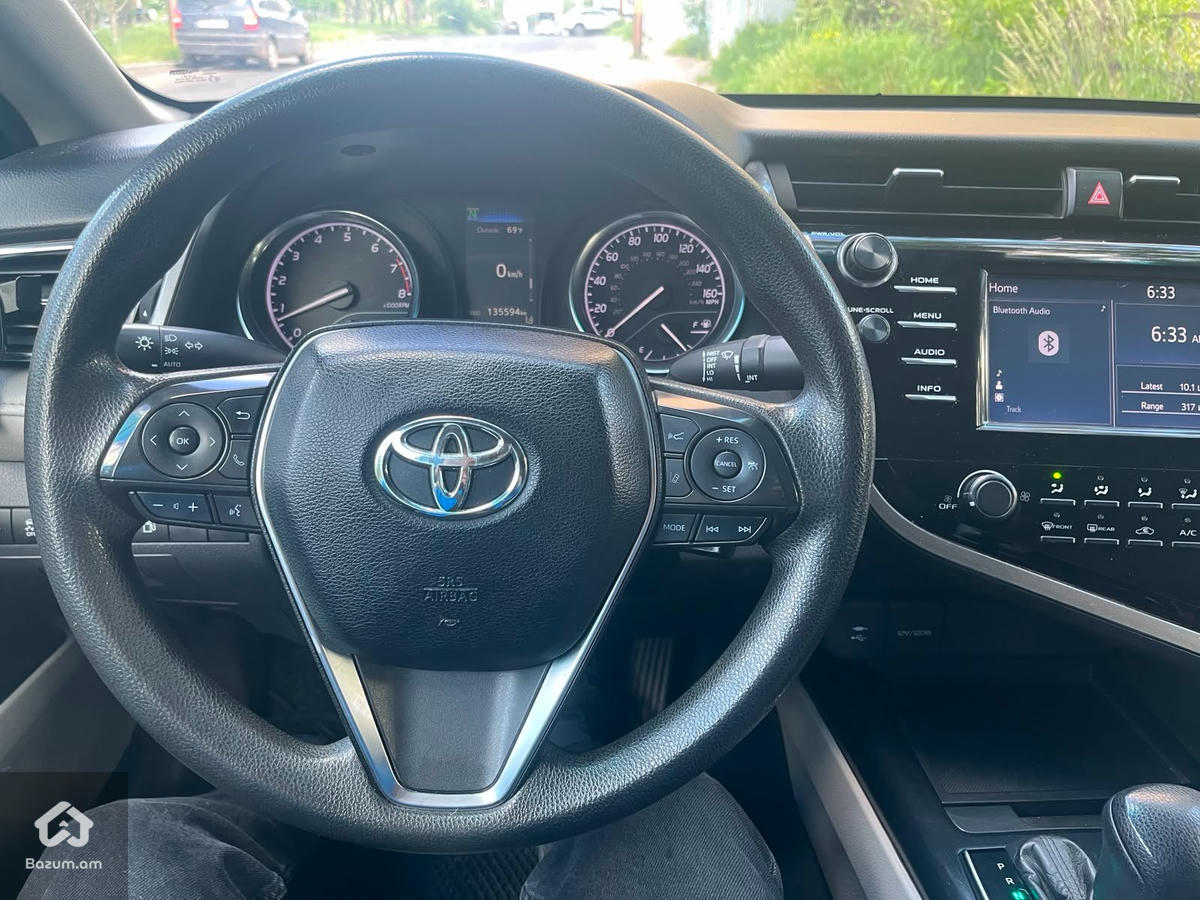 Toyota Camry - image 3
