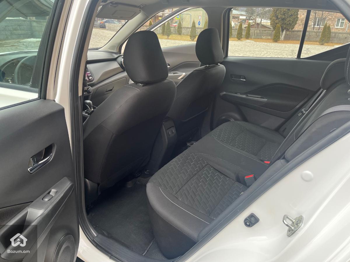 Nissan Kicks SV - image 13