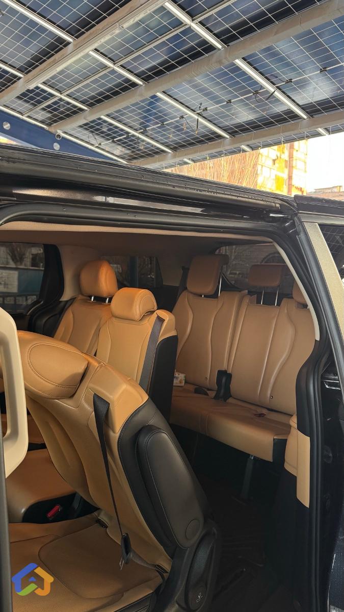 KIA CARNIVAL EX - image 11