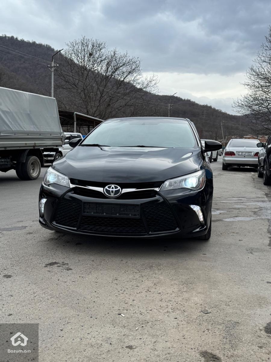 Toyota Camry  - image 6