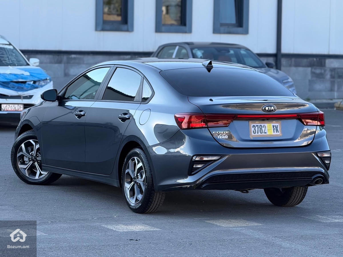 Kia Forte - image 20