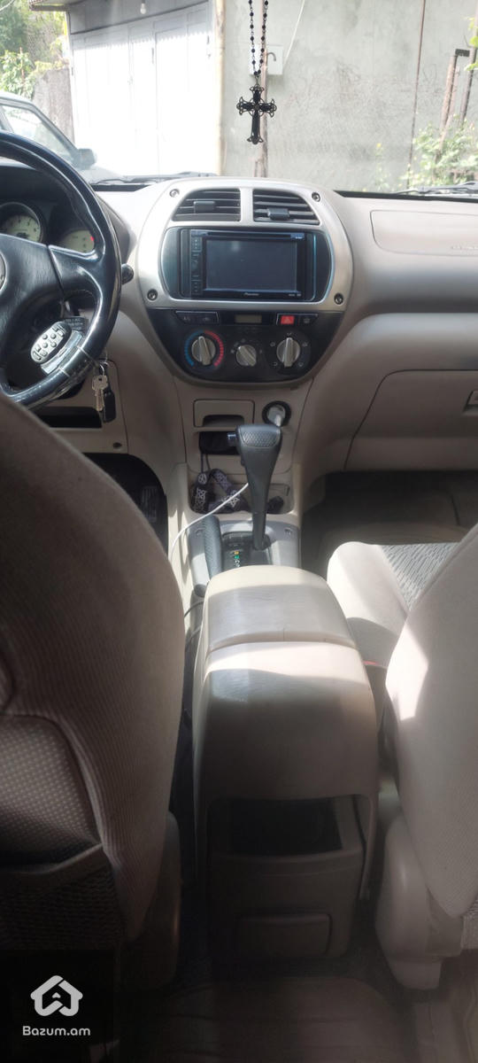 Toyota Rav4 - image 8