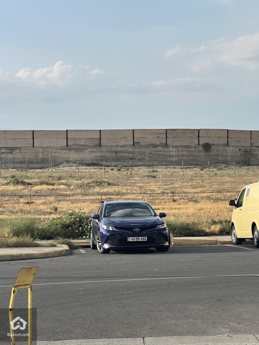Toyota Camry Hybrid - image 5
