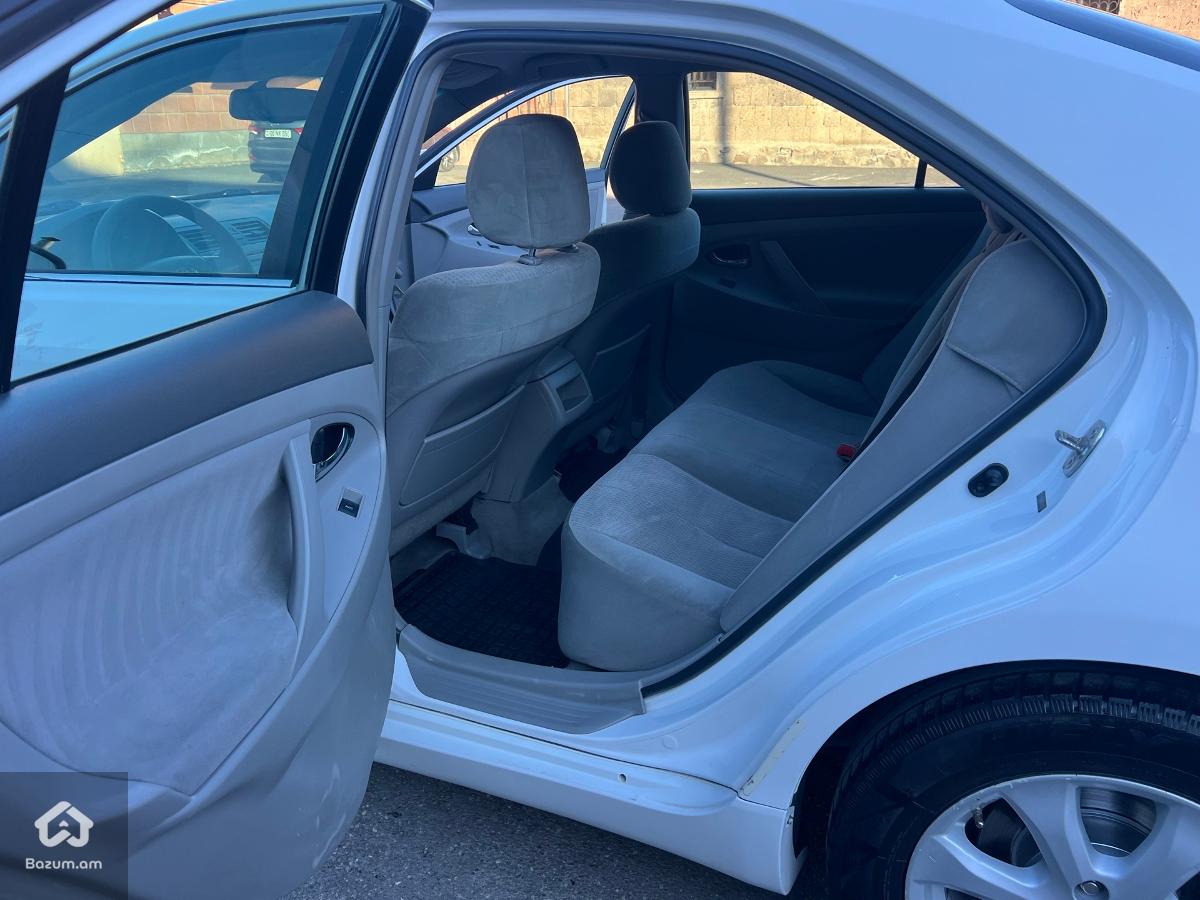 Toyota Camry V45 2010 - image 10