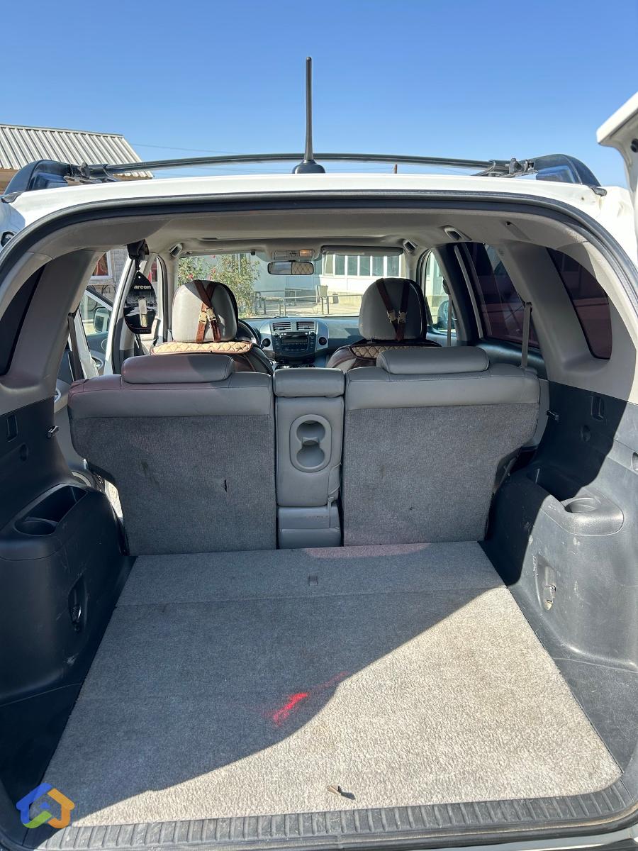 Toyota Rav4 - image 7