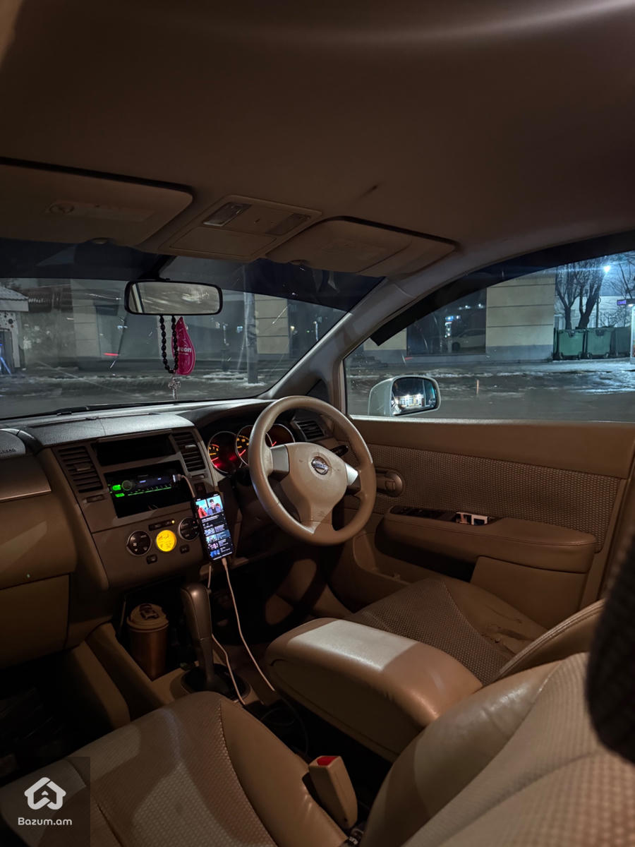 Nissan Tiida - image 4