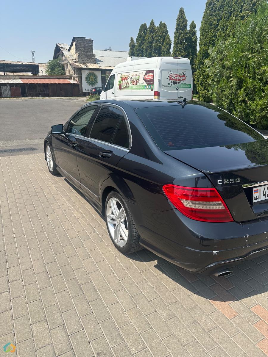 Mercedes-Benz C250 - image 9