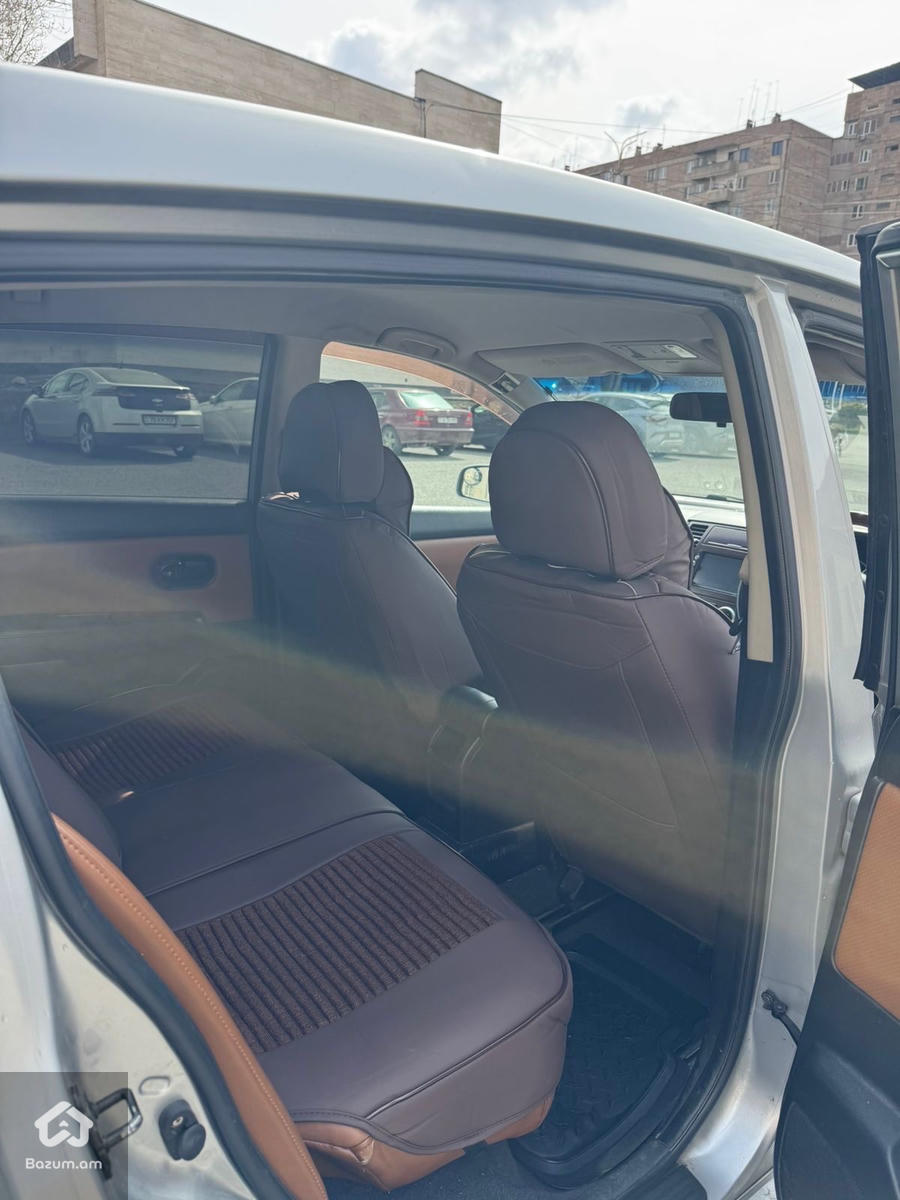 Nissan Tiida Axis - image 10