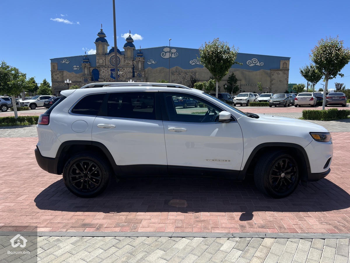 Jeep Cherokee  - image 4