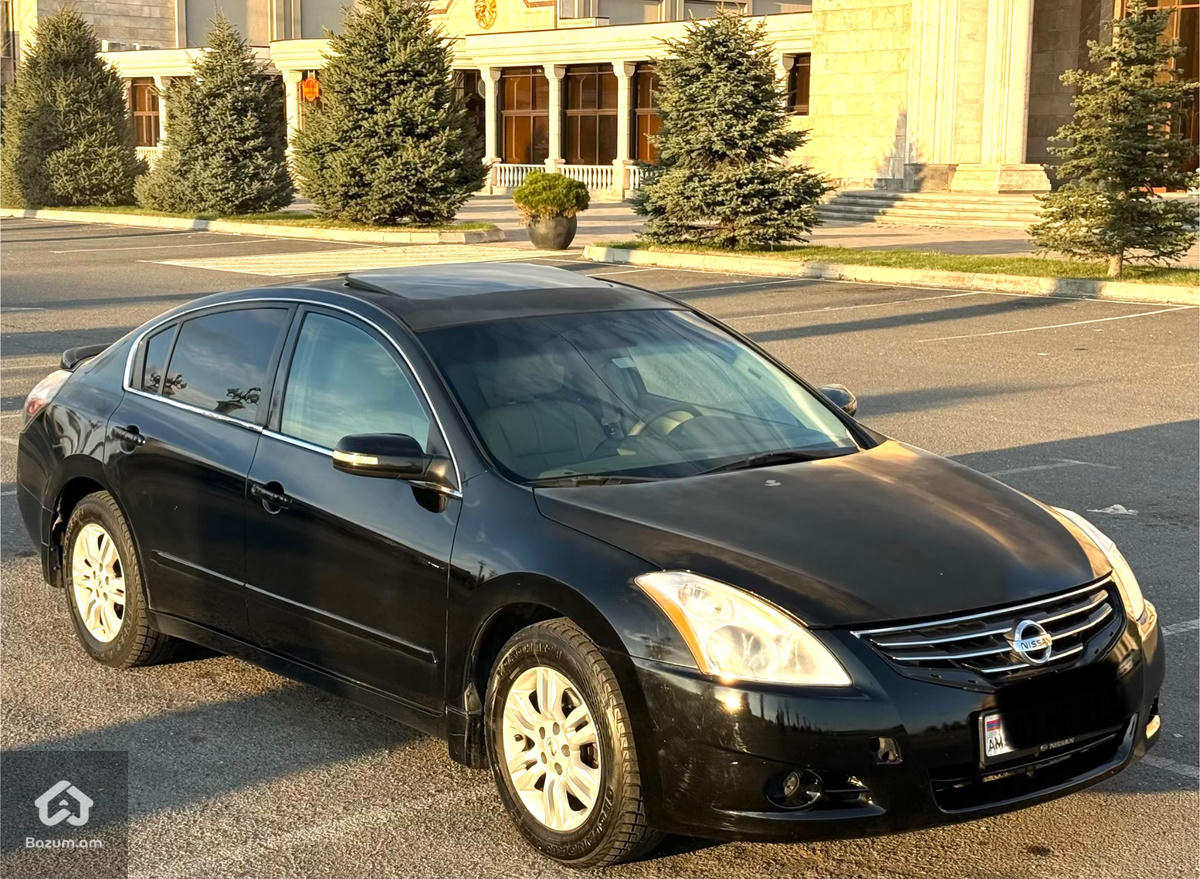 Nissan Altima  - image 3