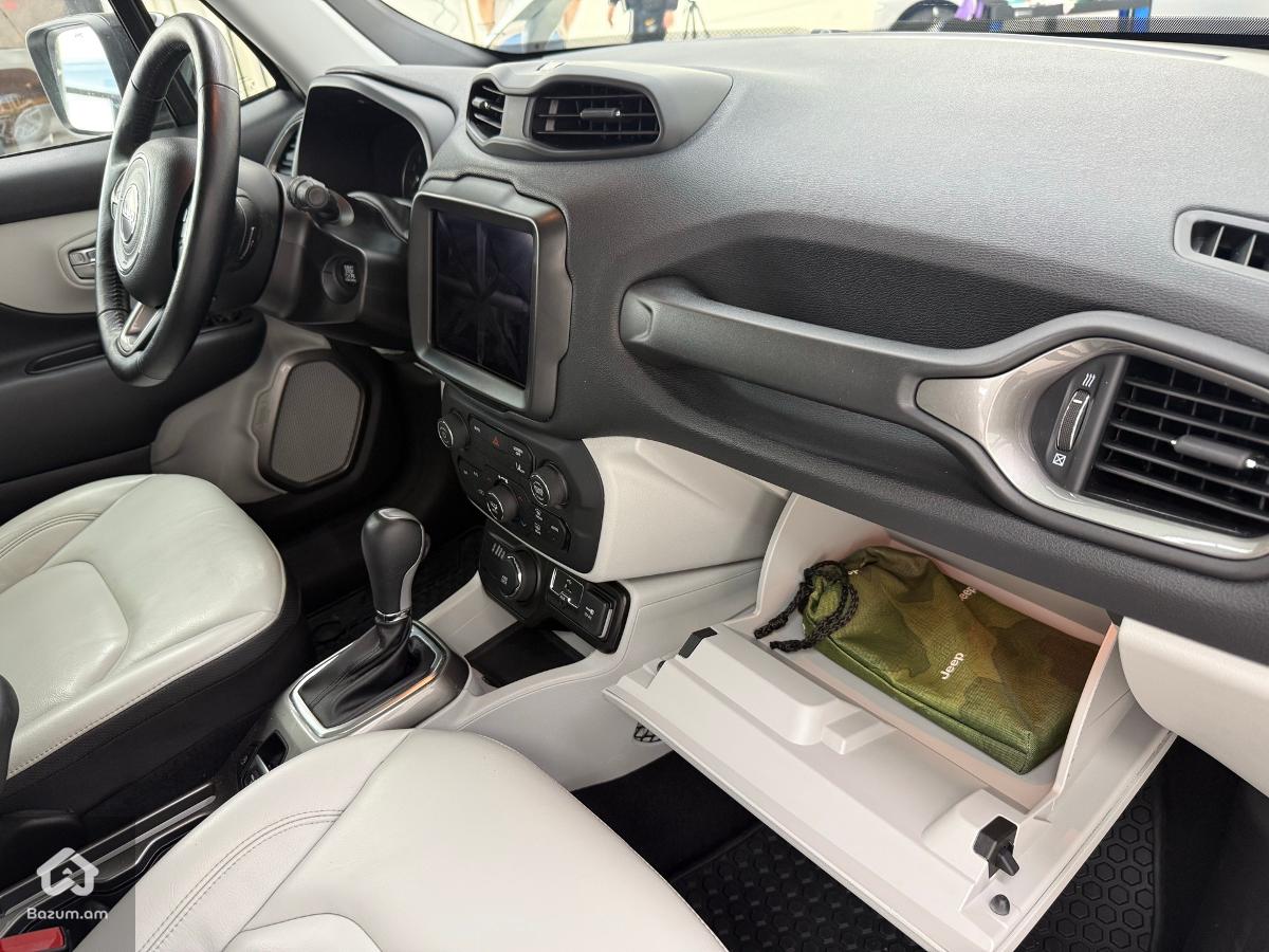 Jeep Renegade Limited 1.3T 4x4 2022 - image 18