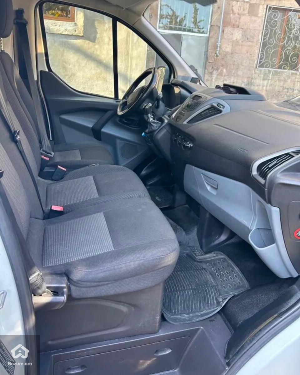 Ford Transit - image 6