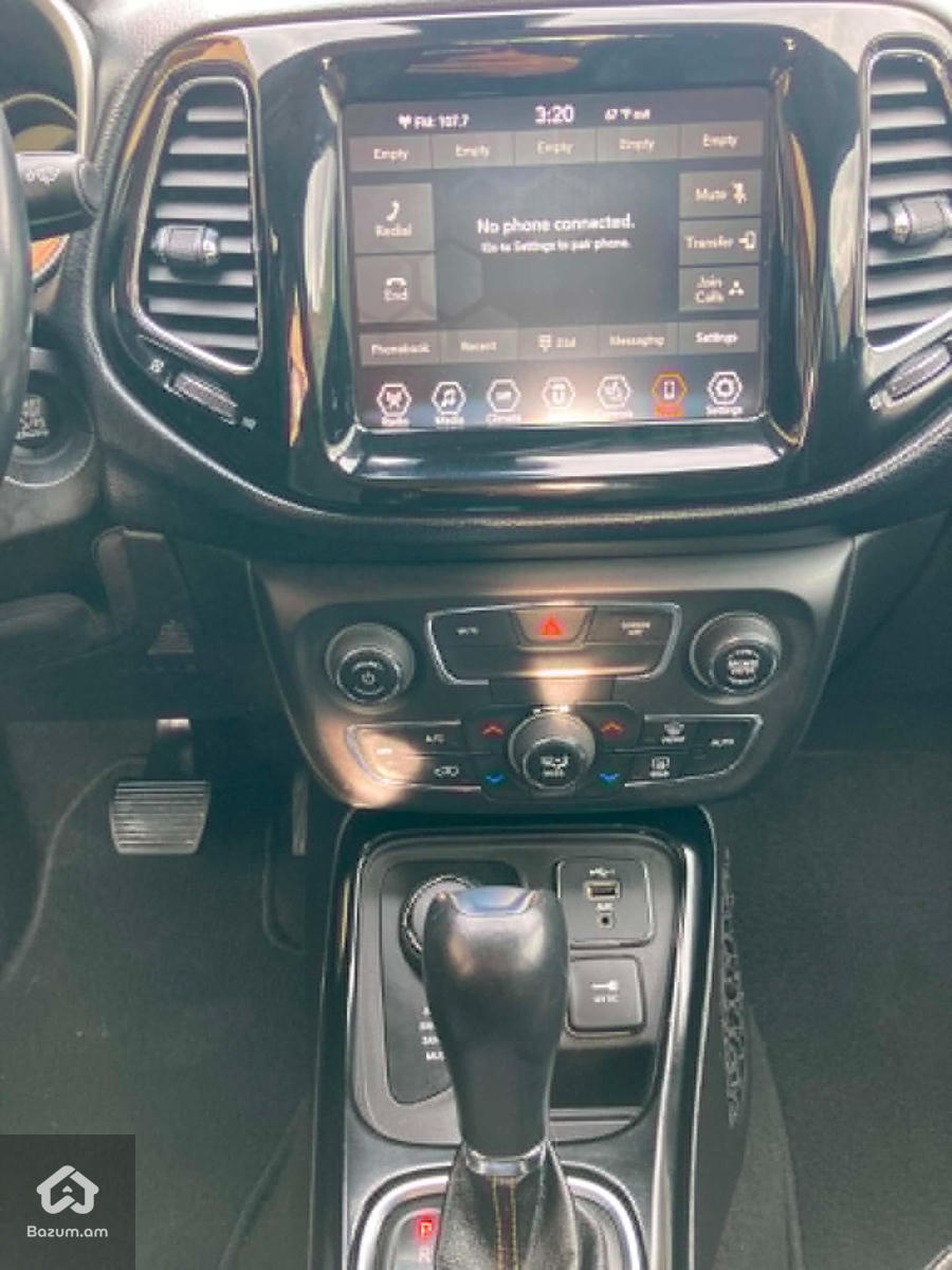 2020 Jeep Compass, Limited 4X4 - image 13