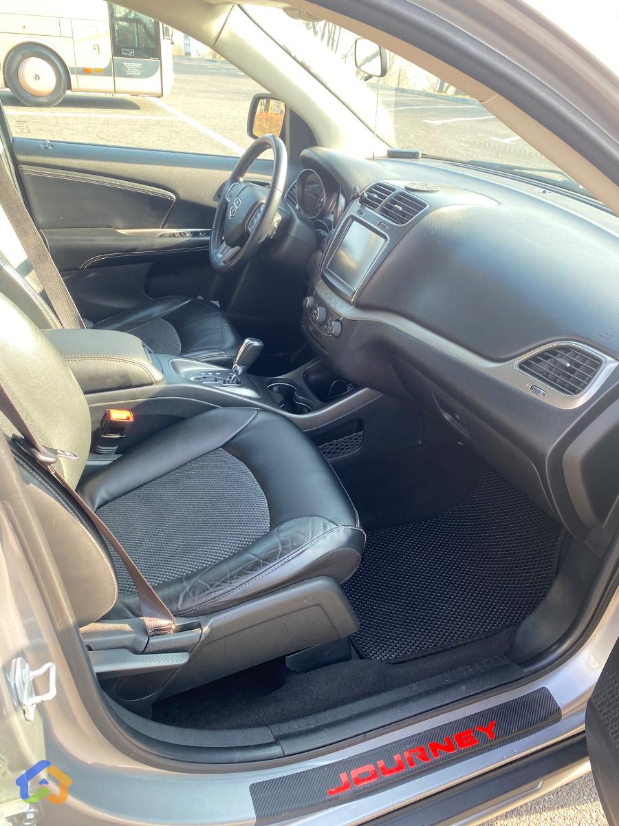 Dodge Journey Crossroad - image 6