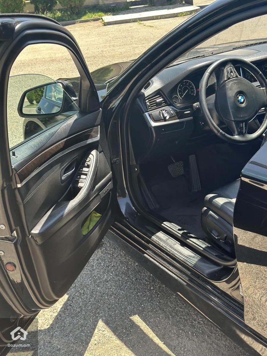 BMW 528i - image 10