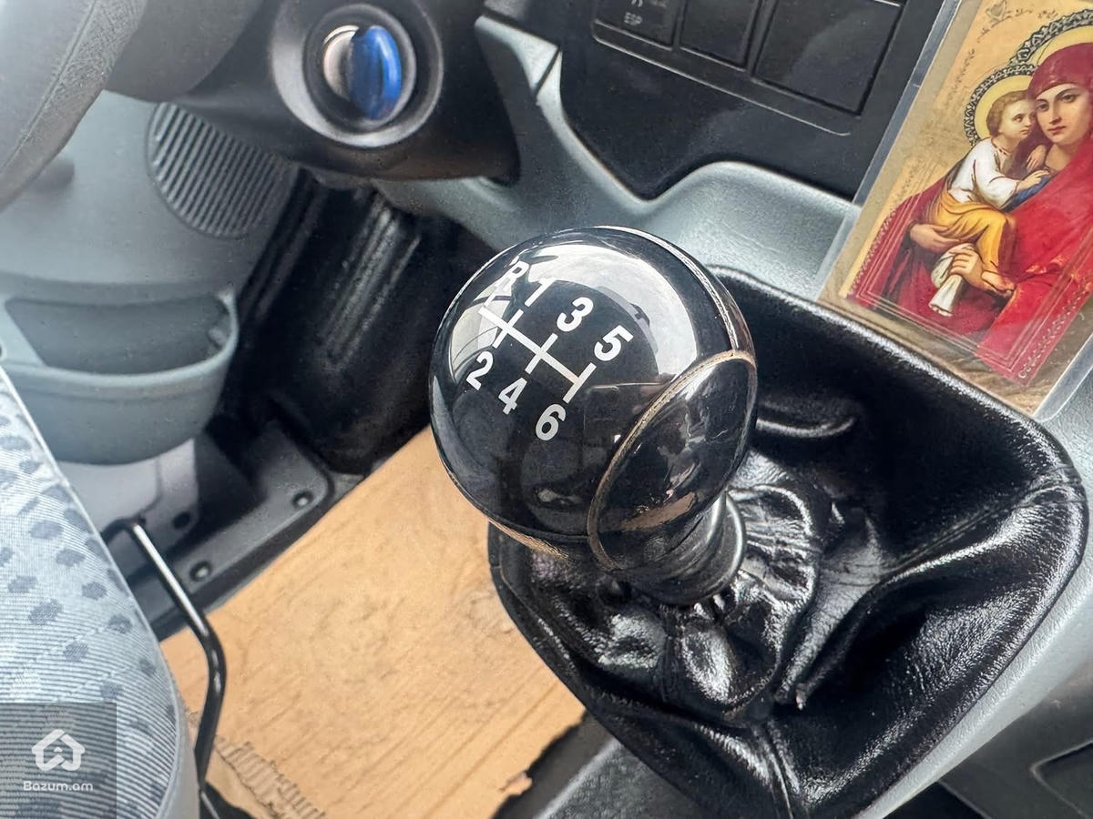 Ford transit - image 8