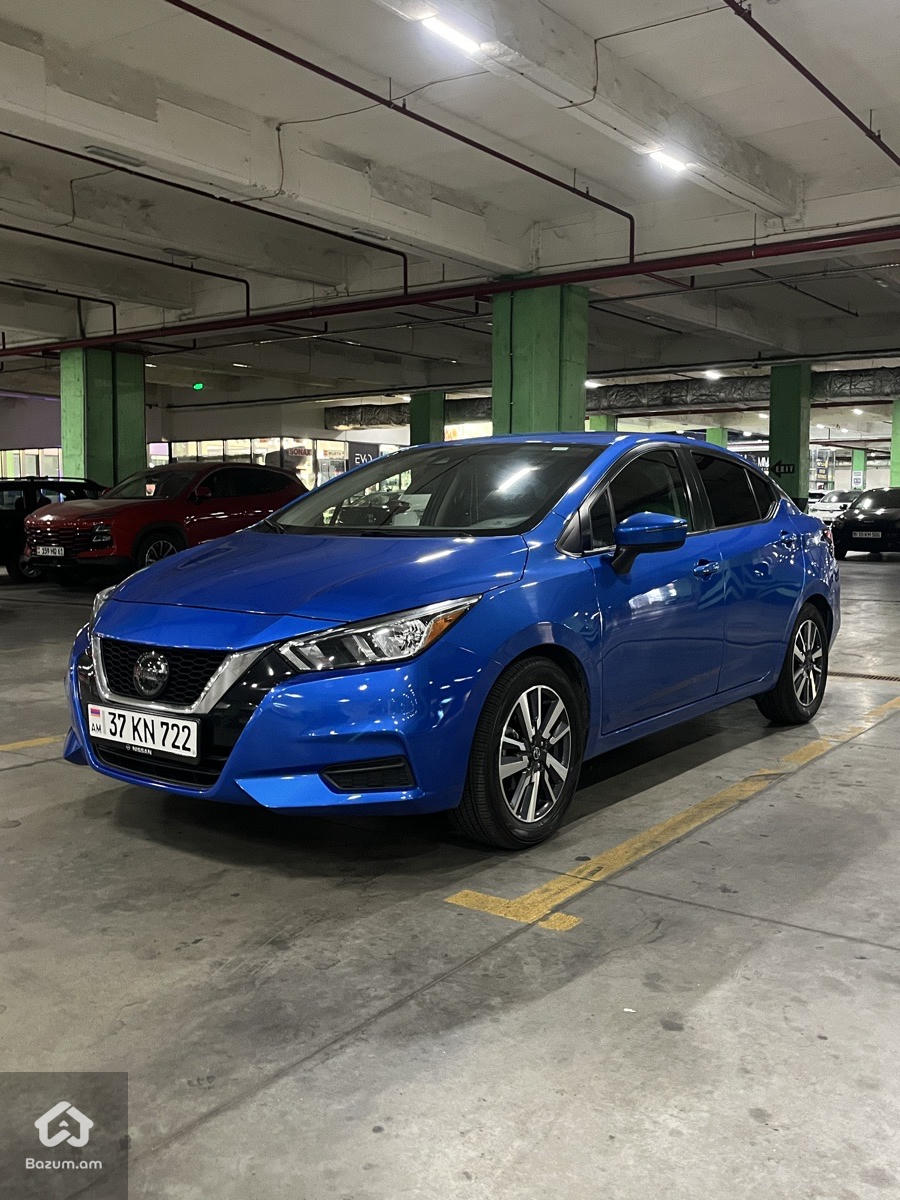 Nissan Versa - image 2