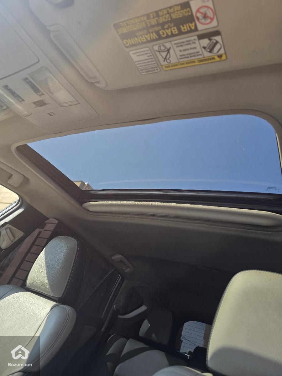 Toyota Rav4 XLE - image 18