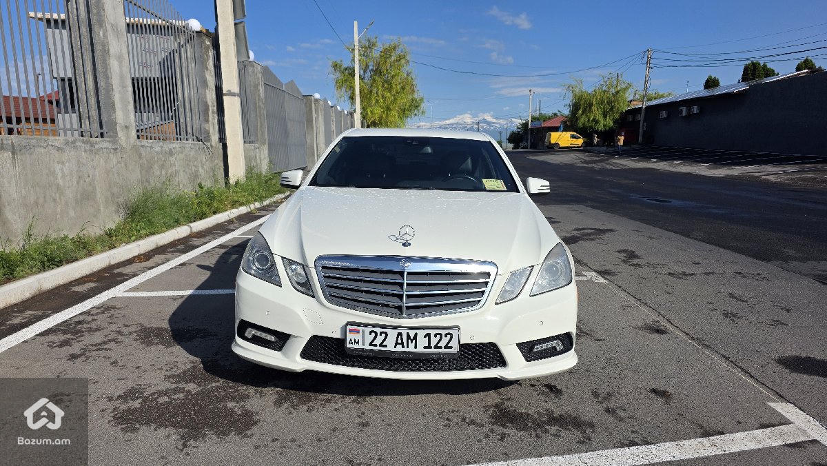 Mercedes Benz - image 2