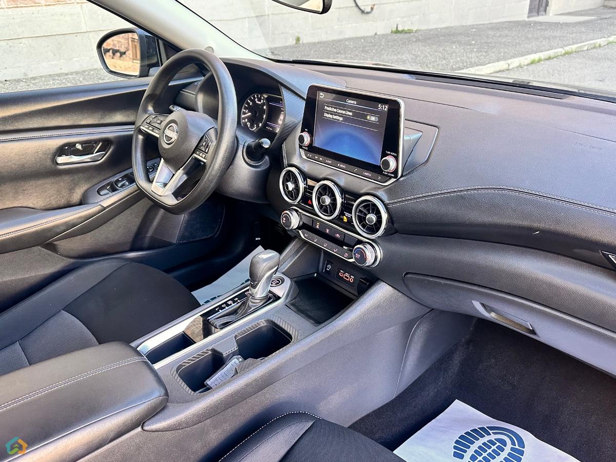 Nissan Sentra - image 9