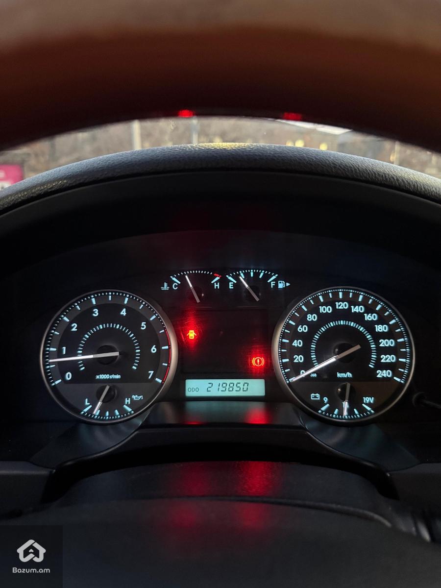 Toyota LC200 - image 9