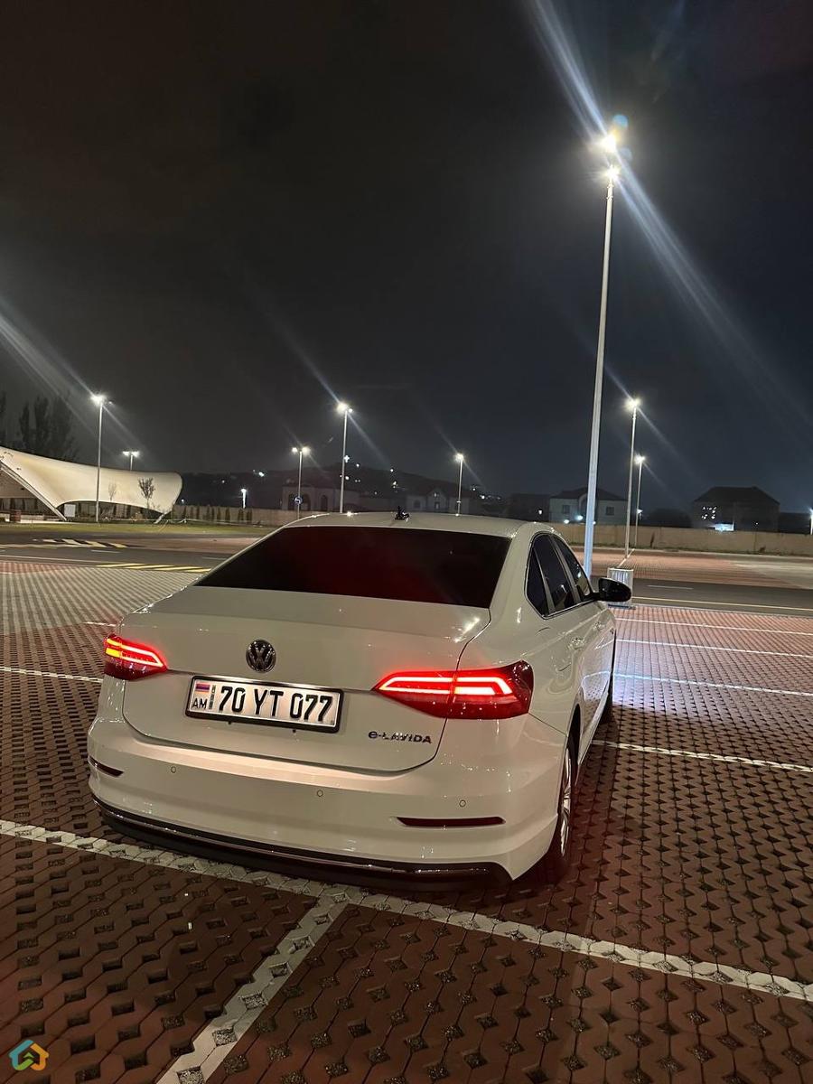 Volkswagen e-Lavida - image 4