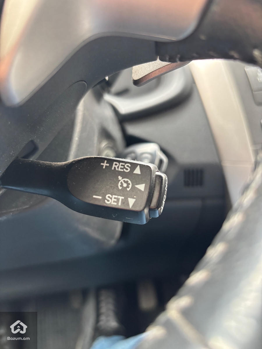 Toyota Corolla Robot - image 9