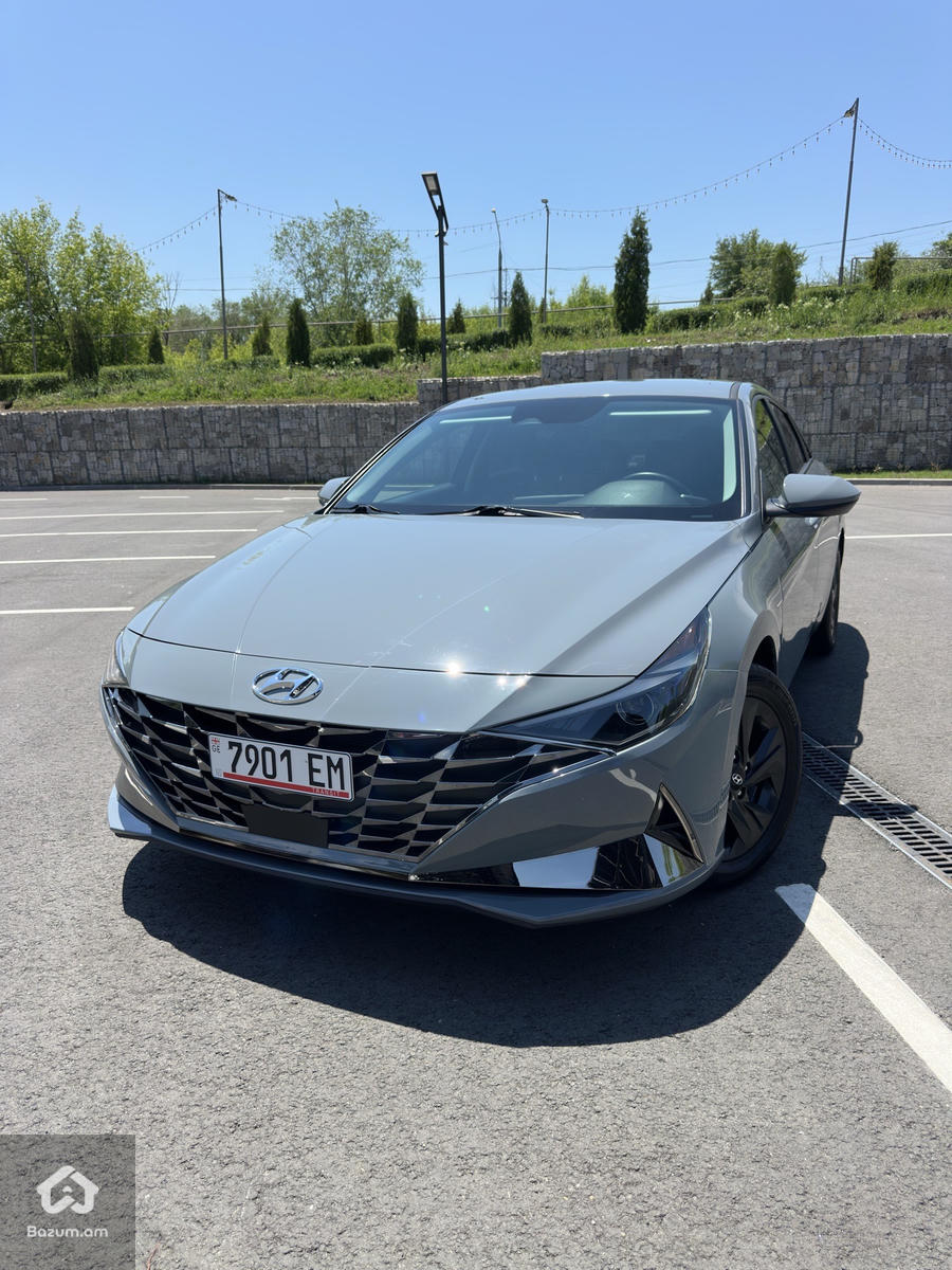 Elantra - image 4