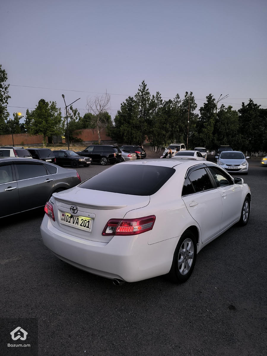 toyota camry - image 3