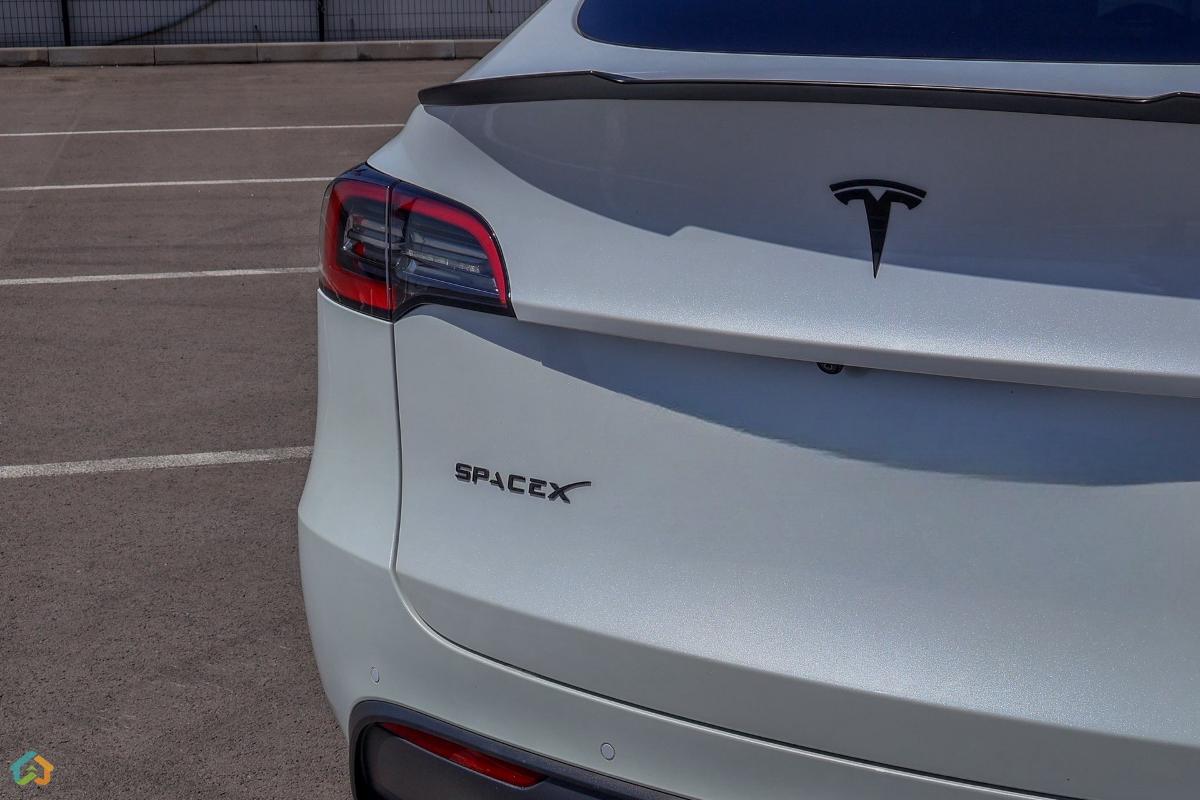 Tesla Model Y Long Range dual motor (4x4) - image 7