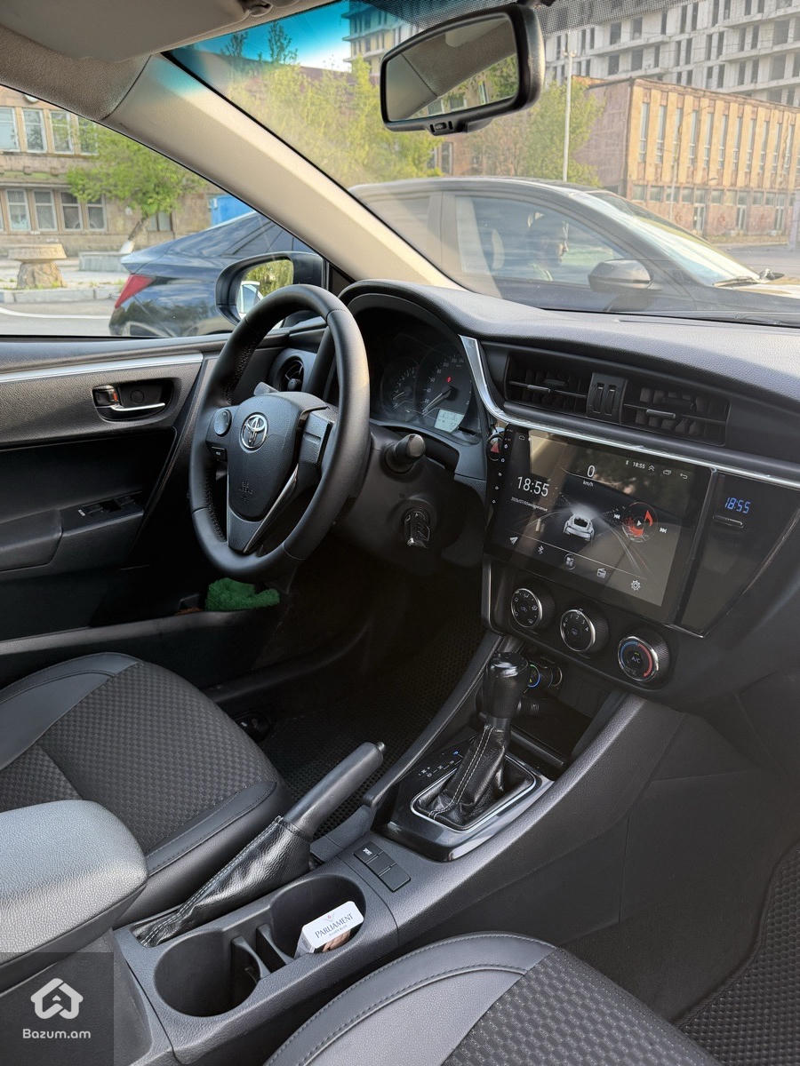 Toyota corolla - image 5