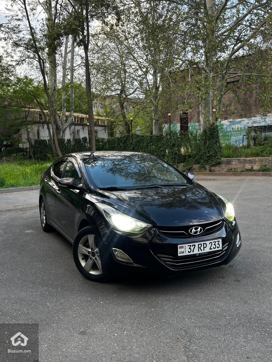 Hyundai Elantra - image 2
