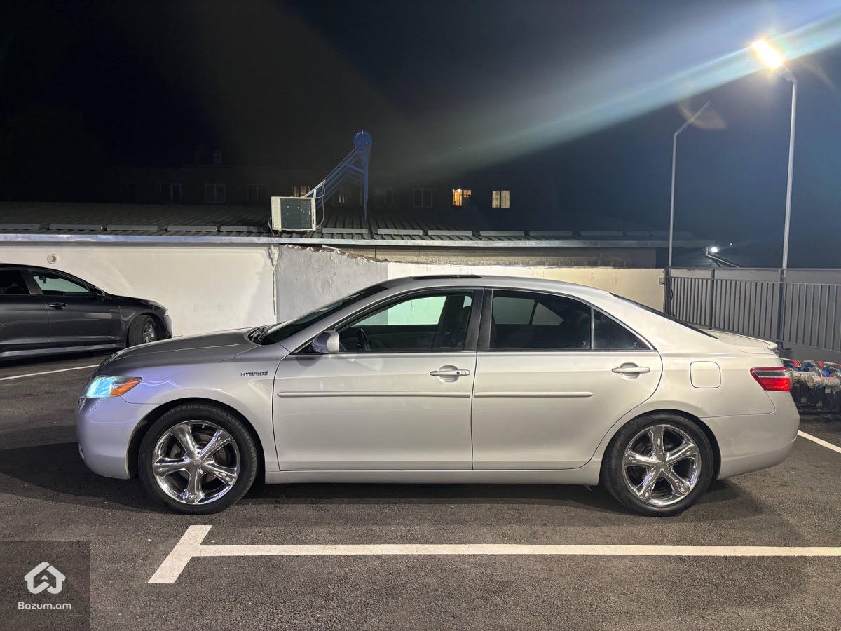 Toyota camry - image 2